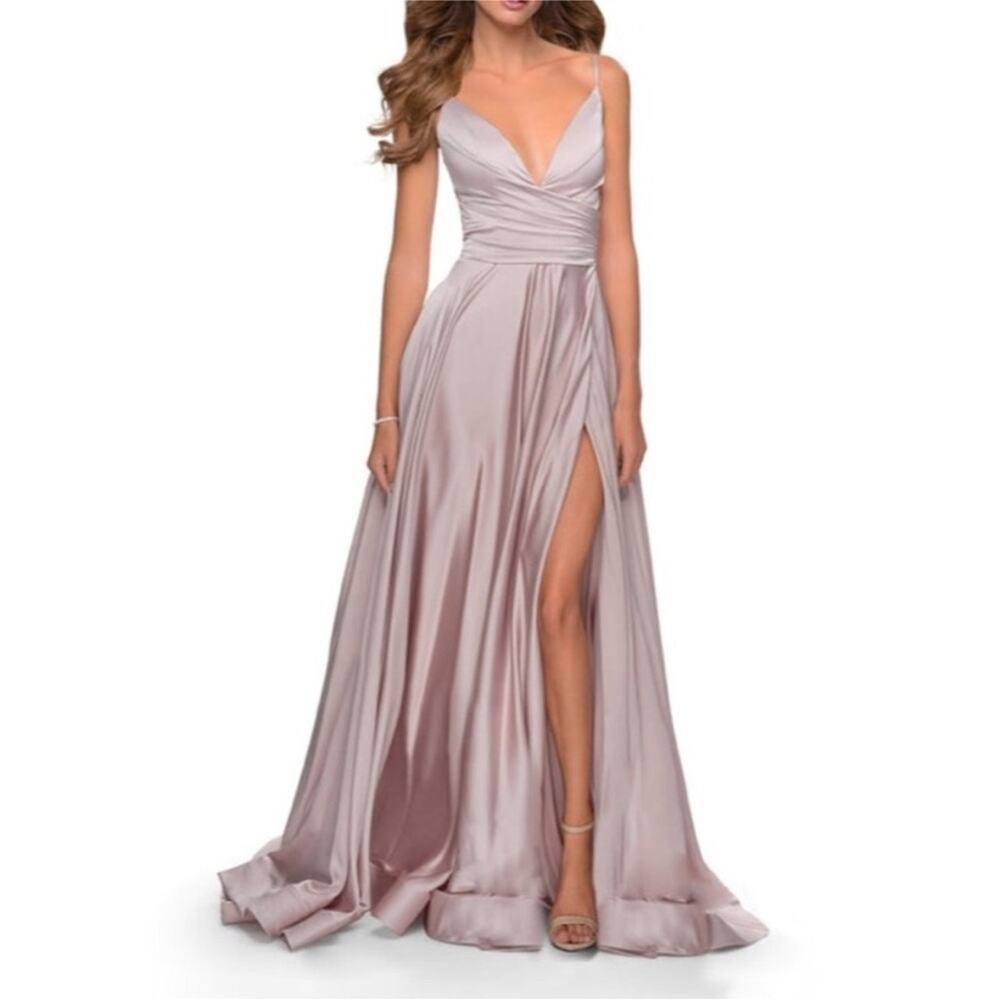 La Femme Mauve Satin Ballgown Size
4 Nwot
